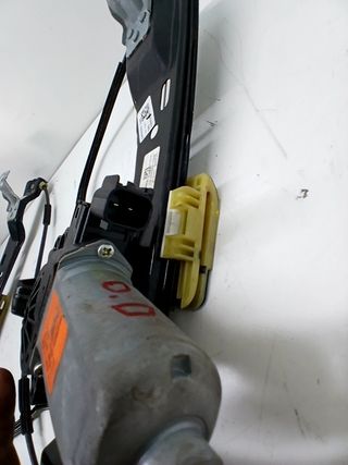 MOTOR ELEVALUNAS DELANTERO DERECHO FORD FOCUS (4)