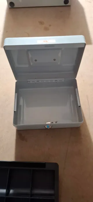 Caja de seguridad metálica gris
