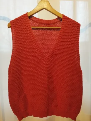 Chaleco de punto rojo granate