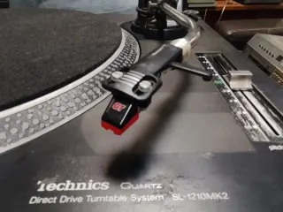 Tocadiscos Technics SL-1200 MK2