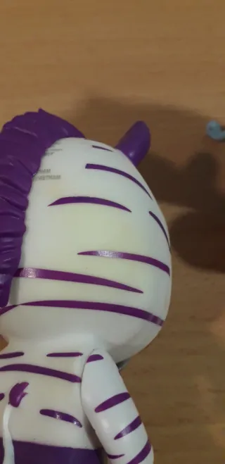 Bebé Llorón Pequeño Morado y Blanco