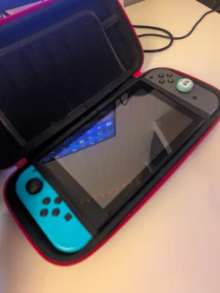 Nintendo Switch + 3 Joycons + Funda