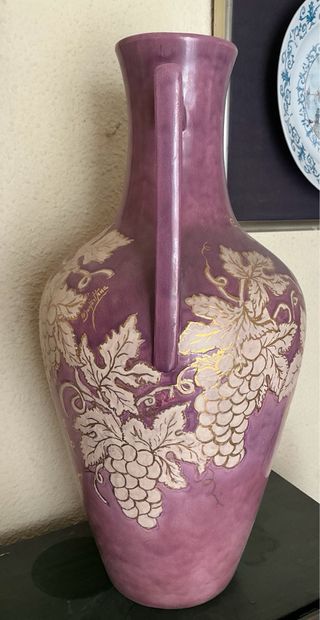 Jarra cerámica con dos asas decoración racimos uva