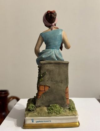 Statuina Capodimonte Firmata vintage