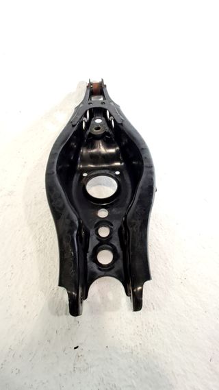 BRAZO SUSPENSION INFERIOR TRASERO DERECHO TOYOTA AURIS (2)