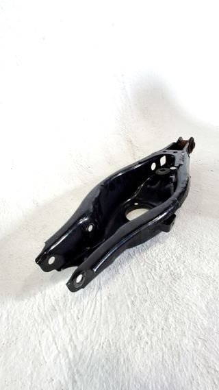 BRAZO SUSPENSION INFERIOR TRASERO DERECHO TOYOTA AURIS (2)