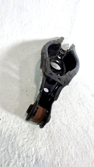 BRAZO SUSPENSION INFERIOR TRASERO IZQUIERDO TOYOTA AURIS (2)