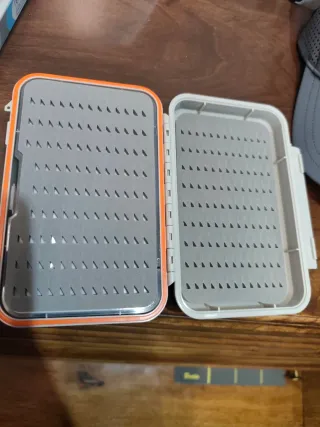 Caja para moscas de pesca