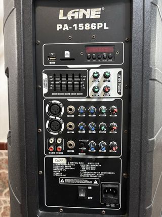 Altavoz amplificado negro