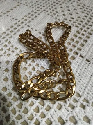 Cadena de eslabones dorada