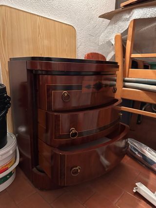 Mesita de noche de madera