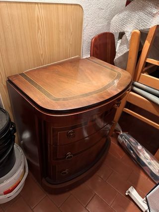 Mesita de noche de madera