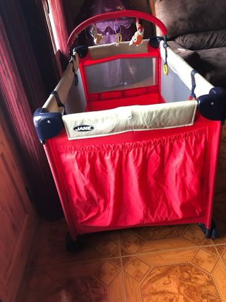 Parque infantil Jane. Robusto, muy bien cuidado