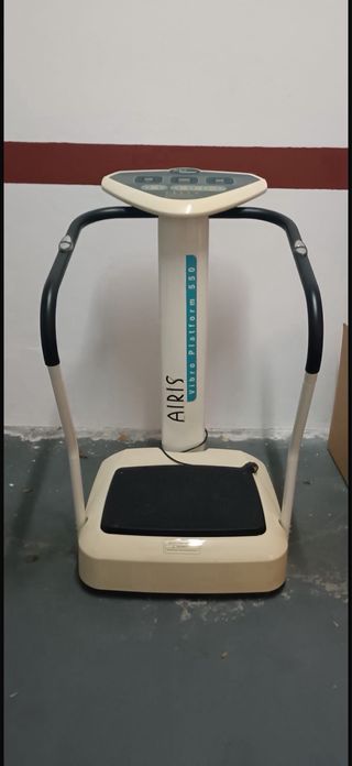 Máquinas de gimnasio multifunción. Se pueden ver