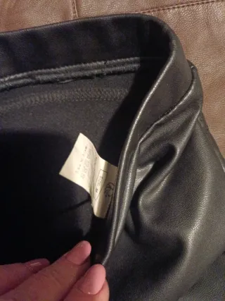 Pantalones efecto piel negros