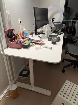 Mesa de escritorio moderna