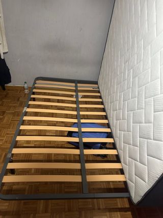 Cama y mesita de noche