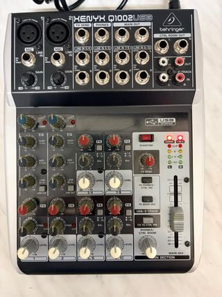 Consola Behringer Xenyx Q1002USB