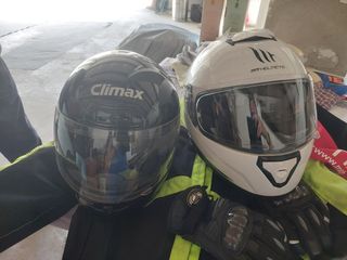 Cascos de moto y guantes