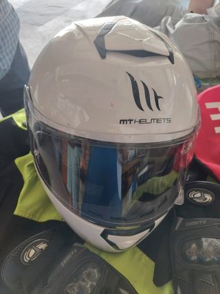 Cascos de moto y guantes