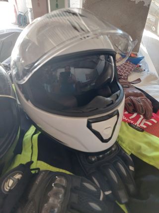 Cascos de moto y guantes
