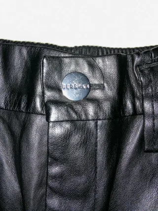 Pantalón de cuero Bershka ancho