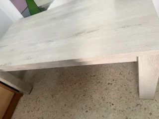 Mesa de comedor en buen estado