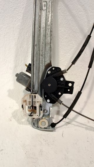 MOTOR ELEVALUNAS DELANTERO IZQUIERDO FORD KUGA (CBS) (2)