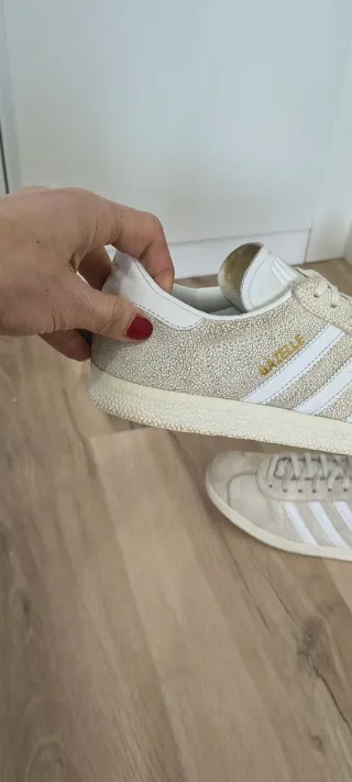 Adidas Gazelle Doradas y Blancas