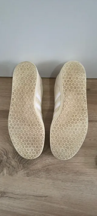 Adidas Gazelle Doradas y Blancas