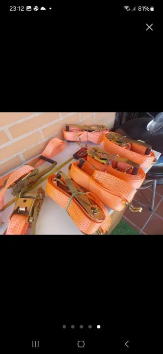 Eslingas y carracas de amarre 3m y 5 cm ancho.