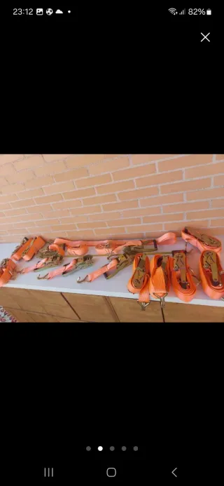 Eslingas y carracas de amarre 3m y 5 cm ancho.