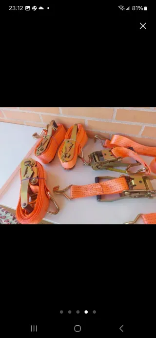 Eslingas y carracas de amarre 3m y 5 cm ancho.