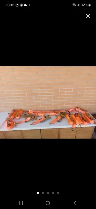 Eslingas y carracas de amarre 3m y 5 cm ancho.