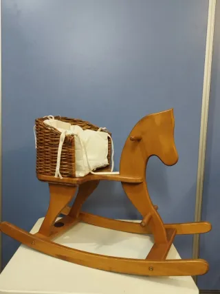 Caballito balancín de madera para niños