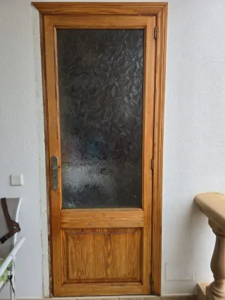 2 Puertas de madera con cristalera 73'5 x 201 cm