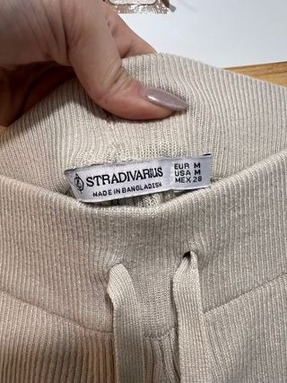 Pantalón punto beige Stradivarius Talla M