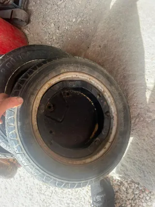 Rueda de repuesto Vespa 3.00-10