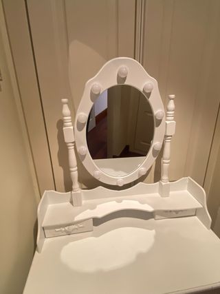 Tocador blanco con luces  Se vende montado