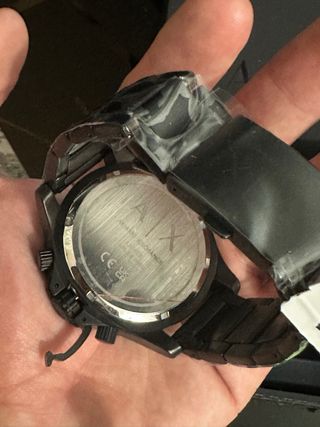 Reloj Armani Negro y Dorado.