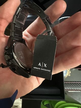 Reloj Armani Negro y Dorado.