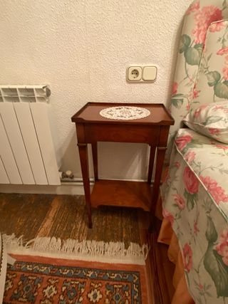 Conjunto 2 camas, 2 mesillas y cómoda