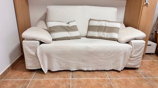 Sofá 2 plazas con funda beige y tapizado amarillo