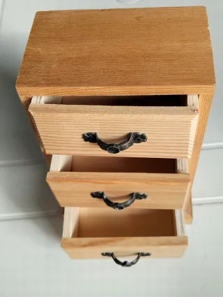 Mini cassettiera portagioie in legno