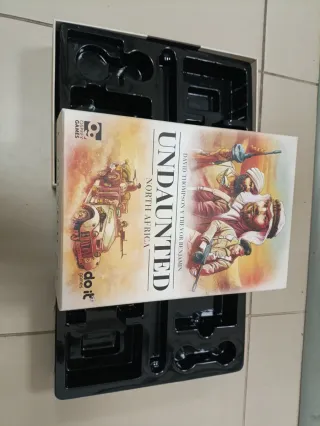 Caja e inserto Undaunted North Africa + inserto