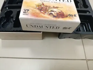 Caja e inserto Undaunted North Africa + inserto