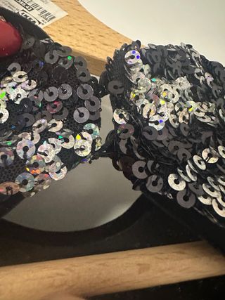 Vestido Bershka lentejuelas negro y plata Talla S