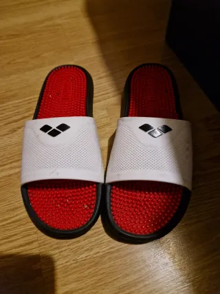 Chanclas masajes Arena nuevas