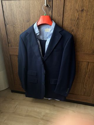 Traje de niño azul talla M