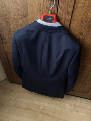 Traje de niño azul talla M